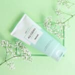 Bisnaga da All Clean Green Espuma 150g da Heimish, limpador facial suave com pH equilibrado para uso diário.