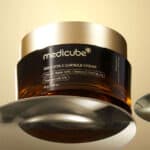 Pote do Deep Vita C Capsule Cream 55g da Medicube, creme iluminador com cápsulas de vitamina C para revitalização da pele.