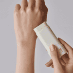 Bastão do Protetor Solar Stick Mugwort + Camelia SPF50+ PA++++ 18g da Beauty of Joseon, prático e suave para proteção solar diária.