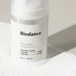 Frasco do Creme Skin-Glow Essence 50ml da Biodance, tratamento multifuncional para hidratação, luminosidade e firmeza da pele.