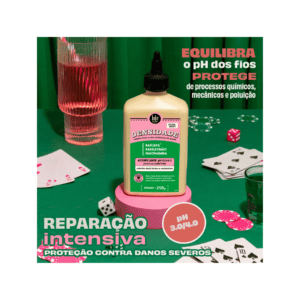 Tratamento capilar Densidade Acidificante pH 3.0/4.0 da Lola, máscara de 250g que reequilibra o pH e fortalece os fios danificados.