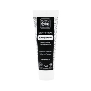 Pasta dentífrica branqueadora Natura Bio com menta e carvão ativo em embalagem de 75ml, formulada para limpar e ajudar a clarear os dentes de forma natural.