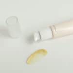 Sérum Revive Eye Ginseng + Retinal de 30ml da Beauty of Joseon em bisnaga, formulado para iluminar e suavizar a zona do contorno dos olhos.